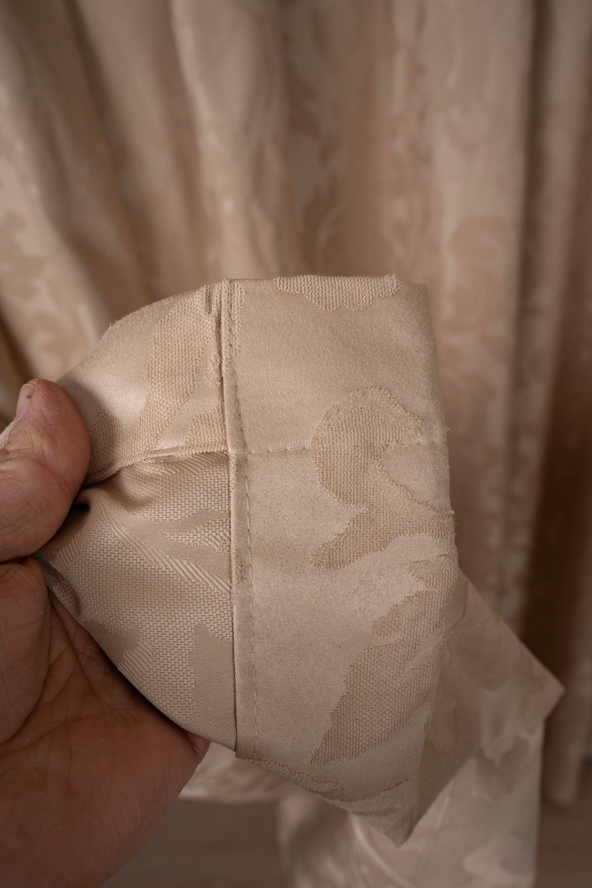 Modern Şık Kabartmalı Jakarlı Bej Fon Perde ( 1x3 Sık Pile) Salon Oturma Odası Yatak Odası Çocuk Odası — Bej